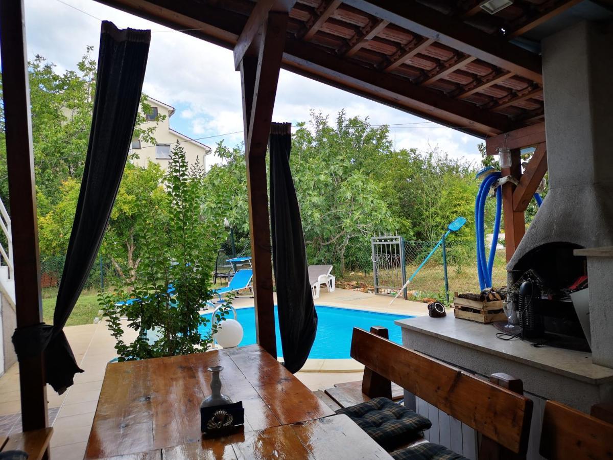 Chillout Apartments With Pool Patricia Fažana Zewnętrze zdjęcie